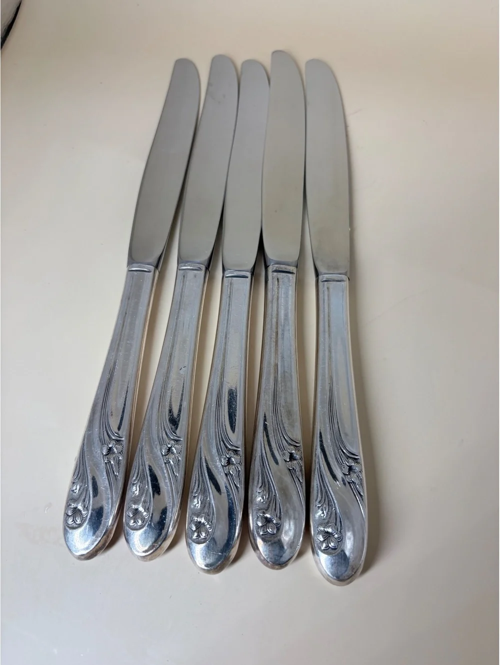 Holmes & Edwards 1937 Floral Silverplate Dinner Knives Set of 5 Stainless